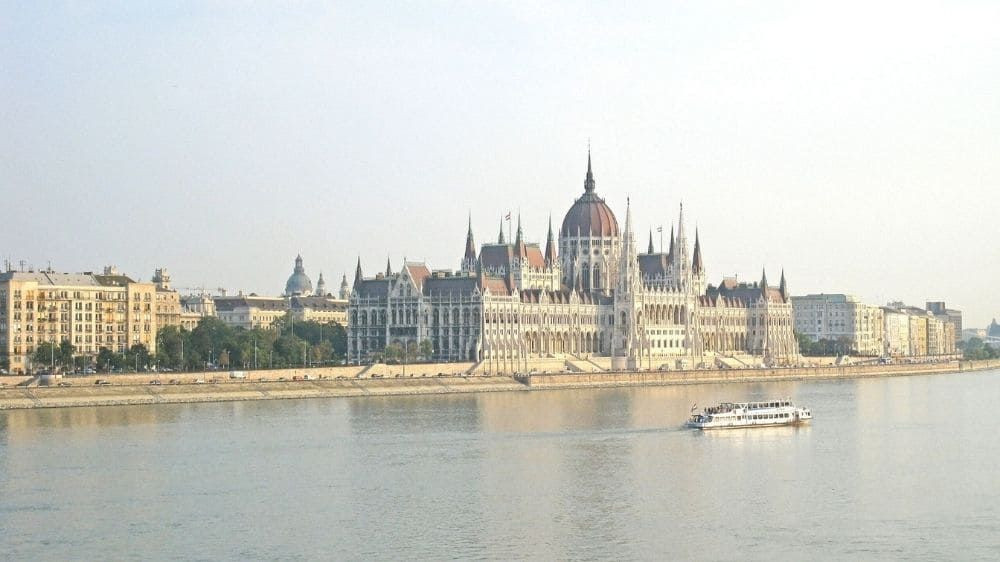 Danube et Parlement à Budapest - Hongrie