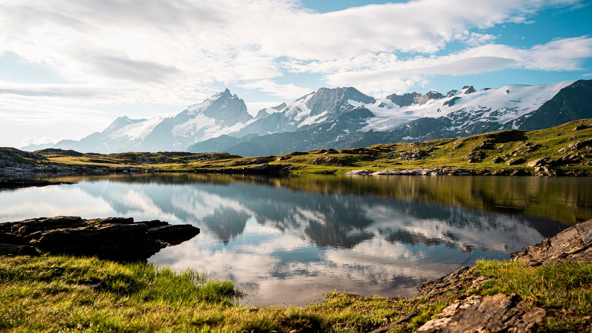 Reflet du massif du Mont-Blanc dans le lac des Cheserys - Aiguilles Rouges - Chamonix, Haute-Savoie, France