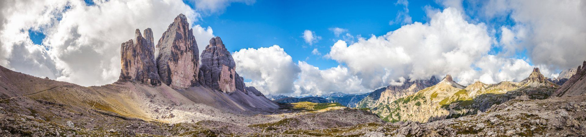 Vue panoramique des Tre Cime di Lavaredo - Dolomites - Italie