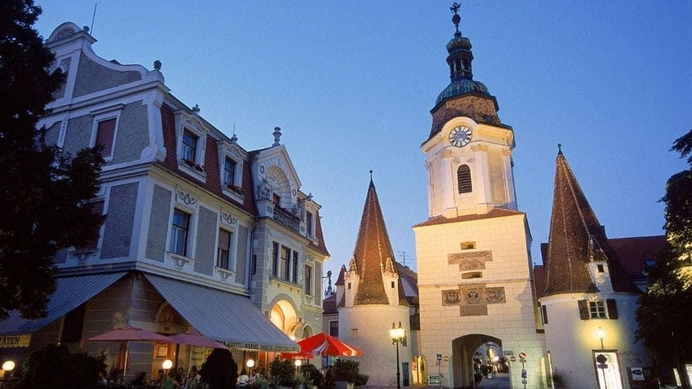 Porte Steiner Tor au crépuscule - Krems, Wachau - Autriche