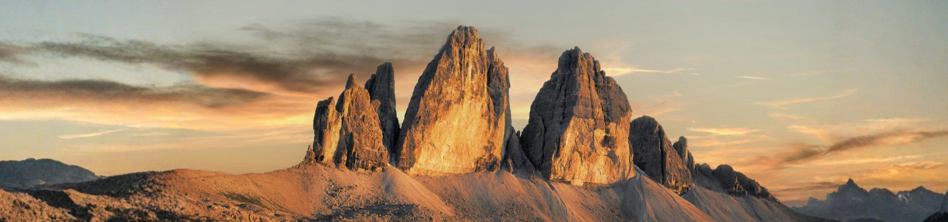 Tre Cime di Lavaredo au coucher du soleil - Dolomites - Italie